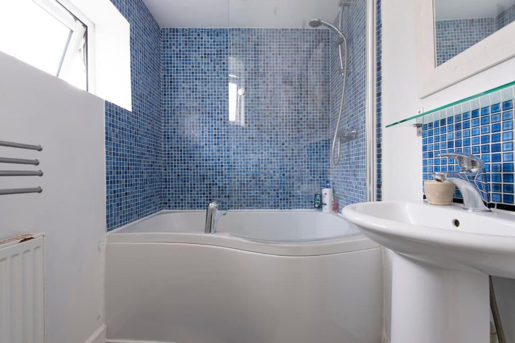 Lovely 2-Bed 15 Minutes To Central London Kültér fotó