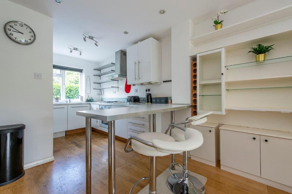 Lovely 2-Bed 15 Minutes To Central London Kültér fotó