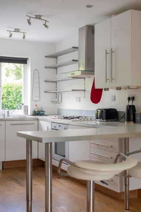 Lovely 2-Bed 15 Minutes To Central London Kültér fotó