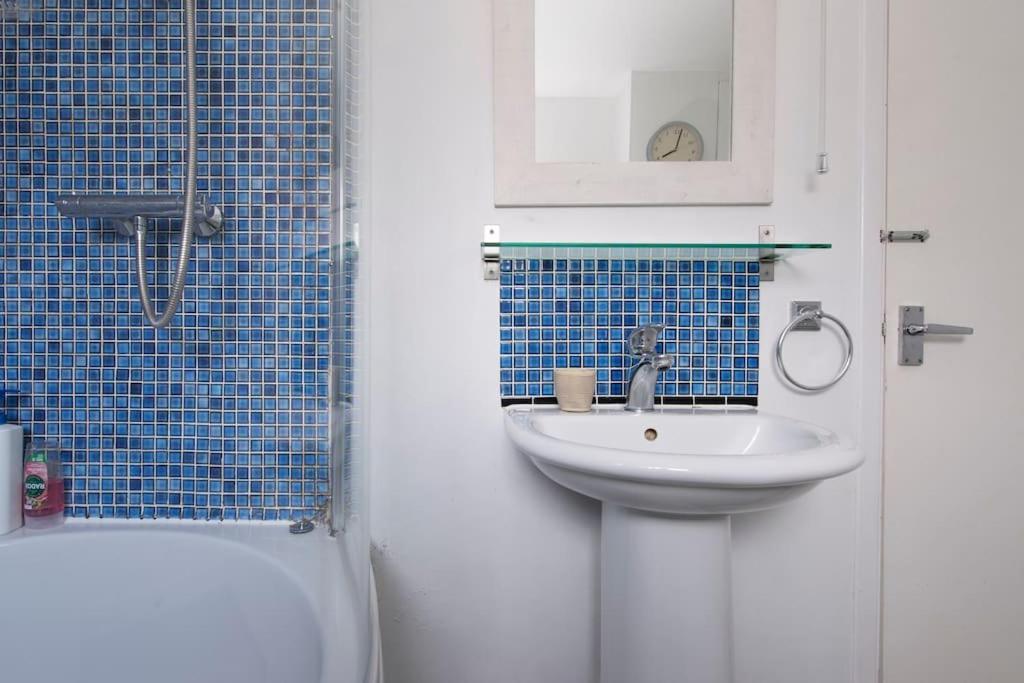 Lovely 2-Bed 15 Minutes To Central London Kültér fotó