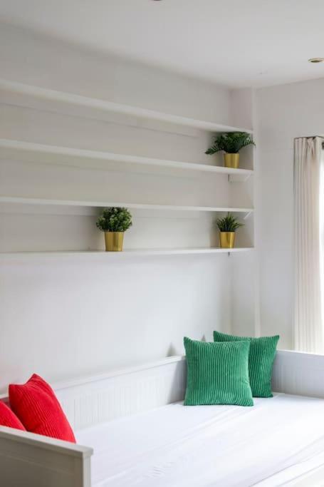 Lovely 2-Bed 15 Minutes To Central London Kültér fotó