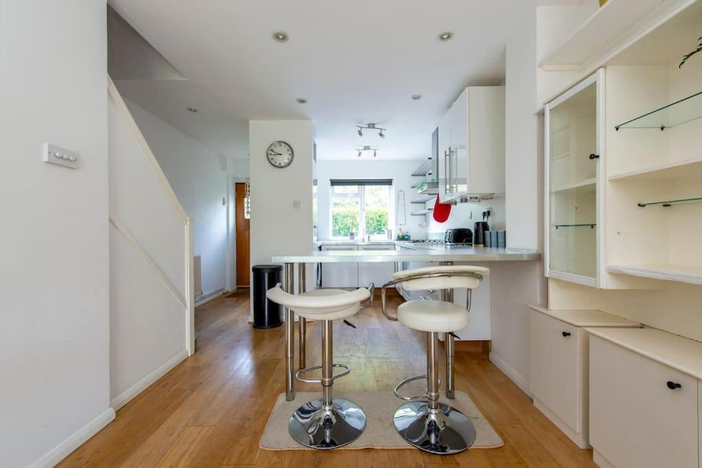 Lovely 2-Bed 15 Minutes To Central London Kültér fotó